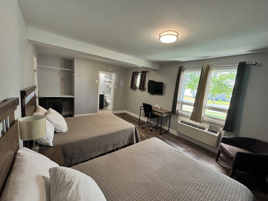 Comfort Room | Desk, laptop workspace, free WiFi, bed sheets