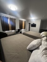 Quarto família | 1 quarto, escrivaninha, espaço de trabalho para notebook