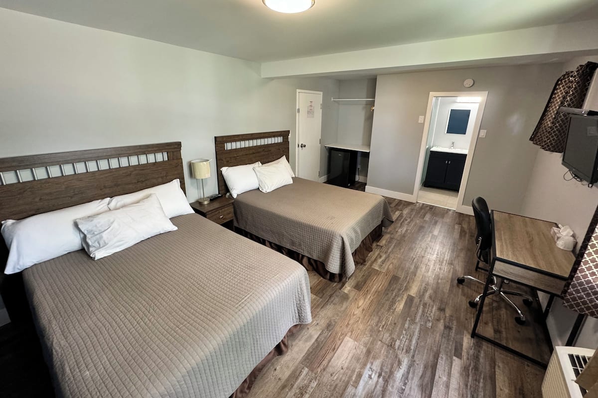 Family Room | 1 bedroom, desk, laptop workspace, free WiFi
