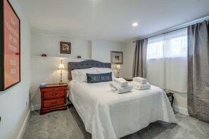 2 bedrooms, iron/ironing board, internet, bed sheets