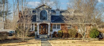 15 Mi to The White House! Modern Apt w/ Deck