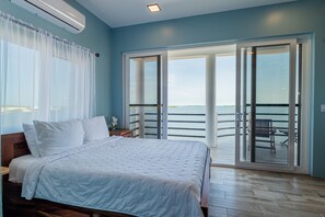 3 bedrooms, iron/ironing board, internet, bed sheets - Luxe oceanfront escape with pool, lanais, penthouse suite & ground-floor access (San Pedro)