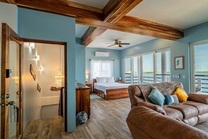 TV - Luxe oceanfront escape with pool, lanais, penthouse suite & ground-floor access (San Pedro)