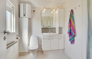 Shower - Gorgeous home in Otterup with WiFi (Otterup)