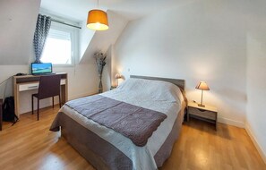 1 bedroom, free WiFi, bed sheets
