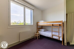 7 bedrooms, free WiFi - Centre Paul Marion - LA Tour D'auvergne (LA TOUR D'AUVERGNE)