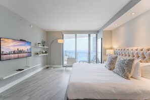 Luxury Apartment, 3 Bedrooms, Beach View