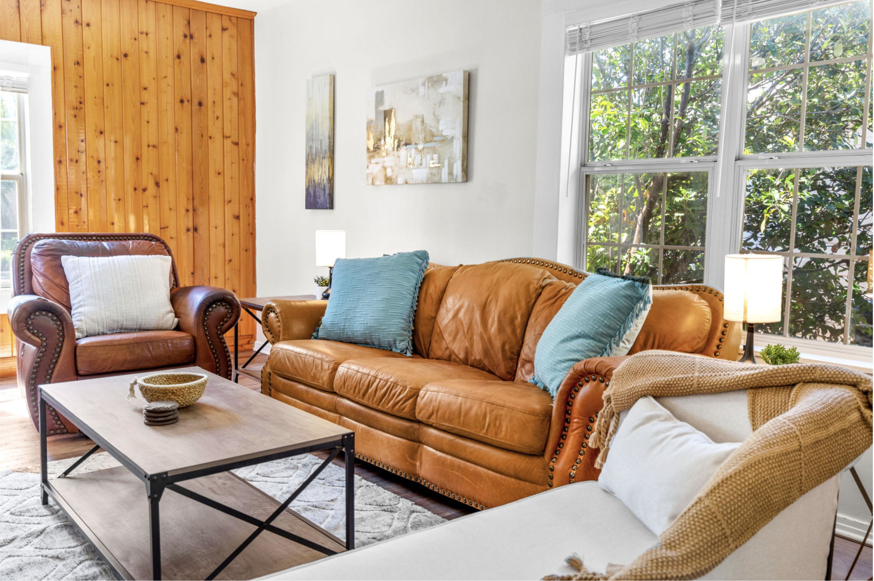 Modern & Cozy, Sleeps 6 w/ Coffee Bar