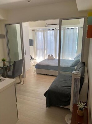 1 bedroom, WiFi - Affordable Azure Paranaque Wi-Fi, Self Check-in (Parañaque)