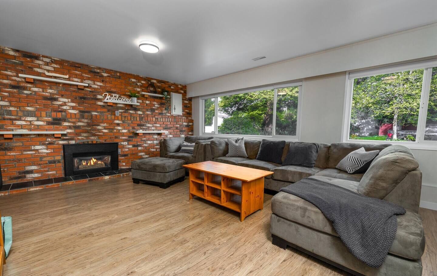 Smart TV, fireplace, offices