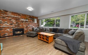 Smart TV, caminetto, studio