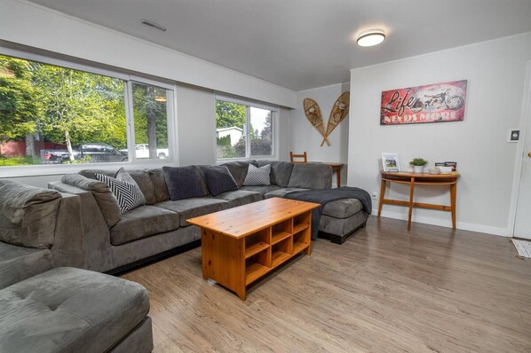 Smart TV, fireplace, offices