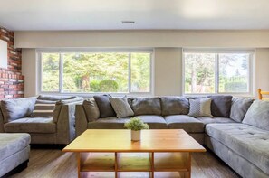 Smart TV, fireplace, offices