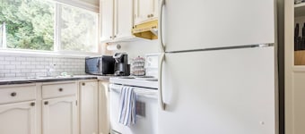 FAMILY FRIENDLY Suite in Central Maple Ridge