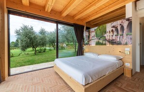 4 bedrooms, travel cot, free WiFi, bed sheets
