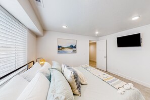 6 bedrooms, internet, bed sheets