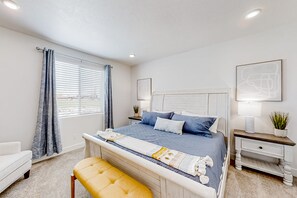 6 bedrooms, internet, bed sheets