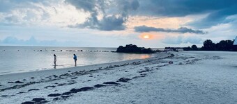 Retro Retreat-Waterfront,Kayaks,Boatslip,bikes,grill