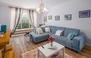 Smart TV, fireplace - Gorgeous home in Zbandaj (Zbandaj)