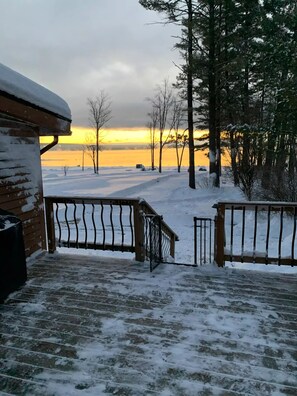 Property grounds - Lakefront retreat (Mayfield)