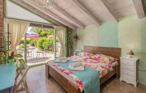 Bügeleisen/Bügelbrett, Reisekinderbett, kostenloses WLAN, Bettwäsche