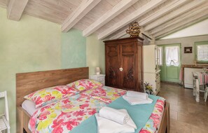 Bügeleisen/Bügelbrett, Reisekinderbett, kostenloses WLAN, Bettwäsche