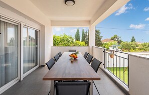 Outdoor dining - Awesome home in Zadar with WiFi (Zadar)