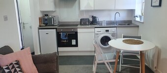 Peaceful Modern Riverview Apartment With Separate Bedroom and Fully Equipped