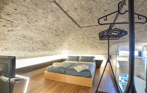 2 bedrooms, travel crib, free WiFi