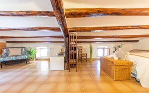 7 chambres, lit parapluie, Wi-Fi, draps fournis
