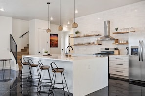 Eget kjøkken | Kjøleskap, ovn, kaffetrakter/tekoker og brødrister