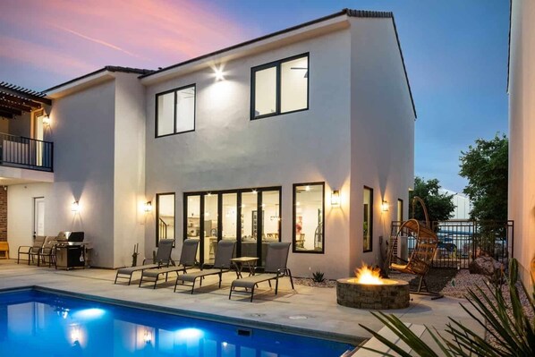 Casa, varias habitaciones | Alberca