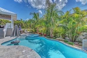 House, 4 Bedrooms | Pool
