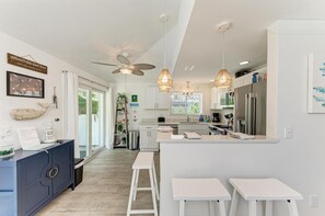 Casa, 2 quartos | Cozinha privada | Geladeira, fogão, cafeteira/chaleira, torradeira