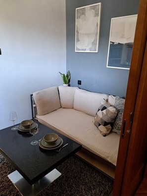 Apartment (1 Bedroom) | Living area | TV - Apartment Carrington (Dubrovnik)