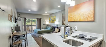 Relaxing end unit getaway in the heart of park city