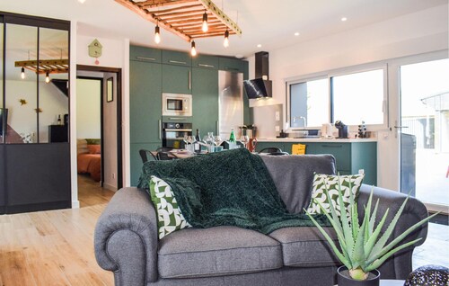 Nice home in Le Vieux-Bourg