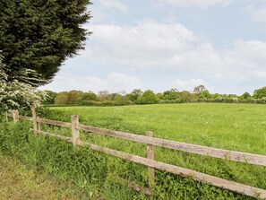 Property grounds - 6 Hillside Cottages (Gainsborough)