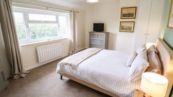 2 bedrooms, individually decorated, individually furnished, free WiFi
