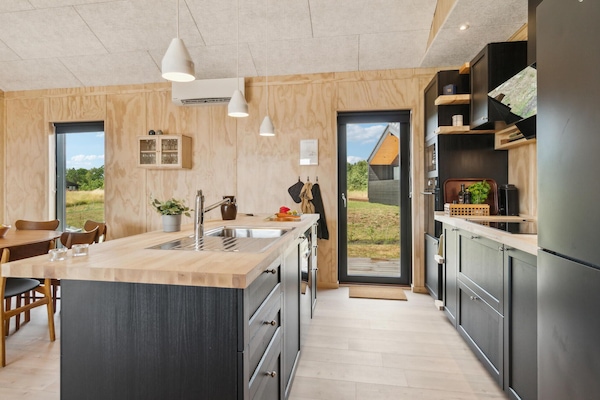 Réfrigérateur, un four, lave-vaisselle, cafetière-théière