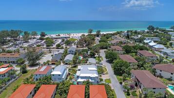 House, 6 Bedrooms | Aerial view