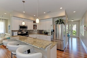 Maison, 6 chambres | Cuisine privée | Réfrigérateur, four, cafetière/bouilloire, grille-pain