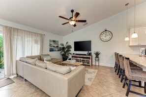 Townhome, 4 Bedrooms | Living area - Starfish Isle managed by Beach Retreats (Holmes Beach)