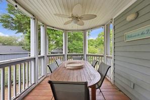 Villa, 4 Bedrooms | Outdoor dining