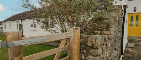 Cottage | Property grounds