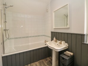 Shower - Wayland House (Bakewell)