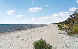 Beach nearby - Cozy home in Nexø with kitchen (Nexø)