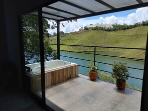 Indoor spa tub - Cabin 2 - Dakeva (El Peñol)