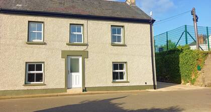 Centrally Located, 2 Bedroom Cottage Style House