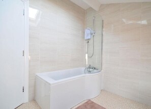 Combined shower/tub, deep soaking tub, hair dryer